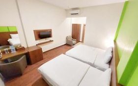 Oyo 987 Hotel Bina Darma